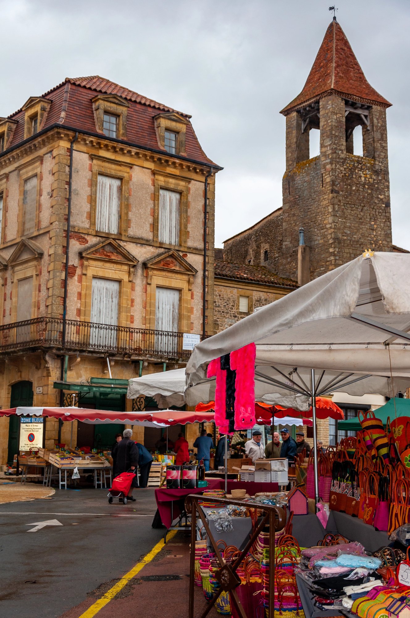 marche-belves Marché de Belvès en Périgord, proche du camping la bastide