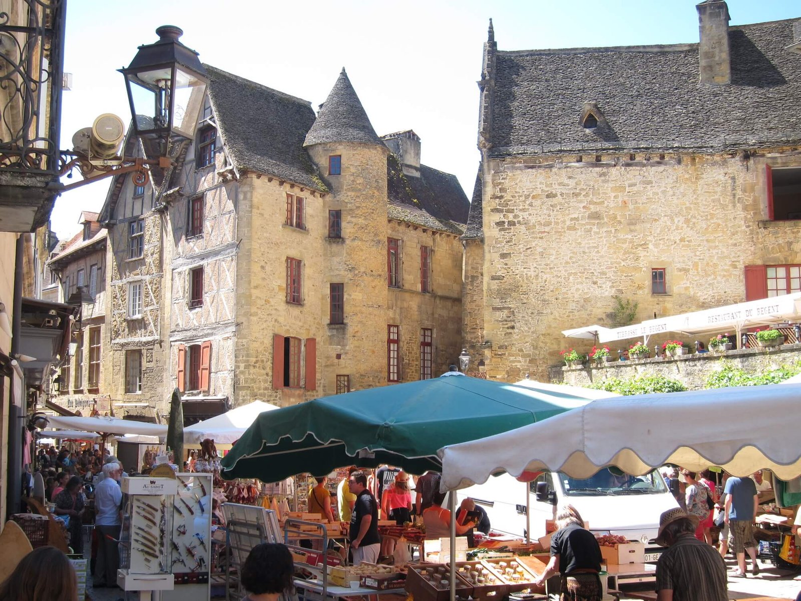 sarlat-et-son-marche Marché de Belvès en Périgord, proche du camping la bastide